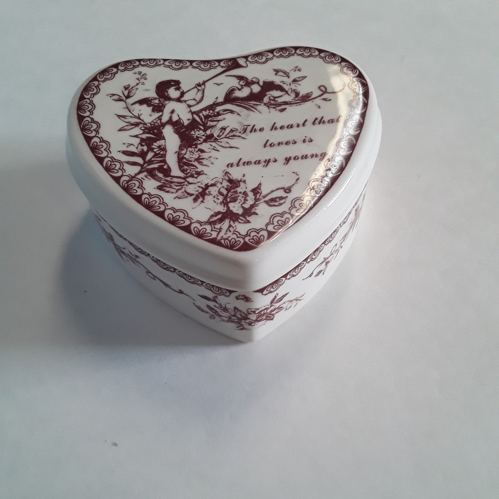 Trinket box heart angel